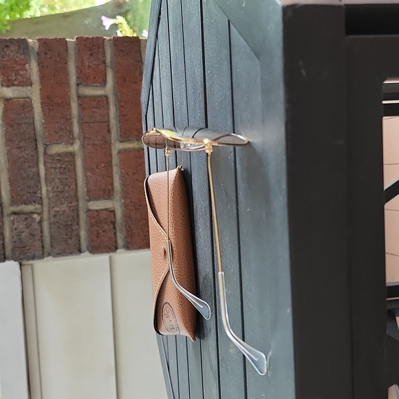 Ray-Ban Sunglasses - Picture 3 of 4